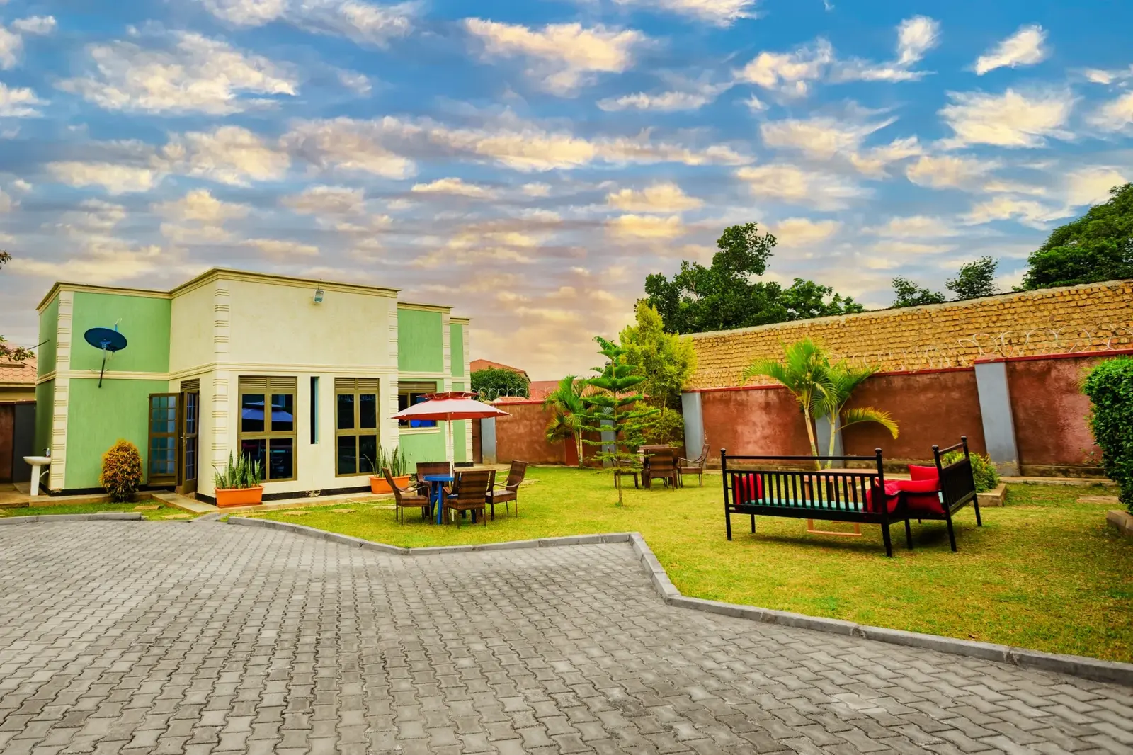 Courtyard and garden at Solblu Cottages
